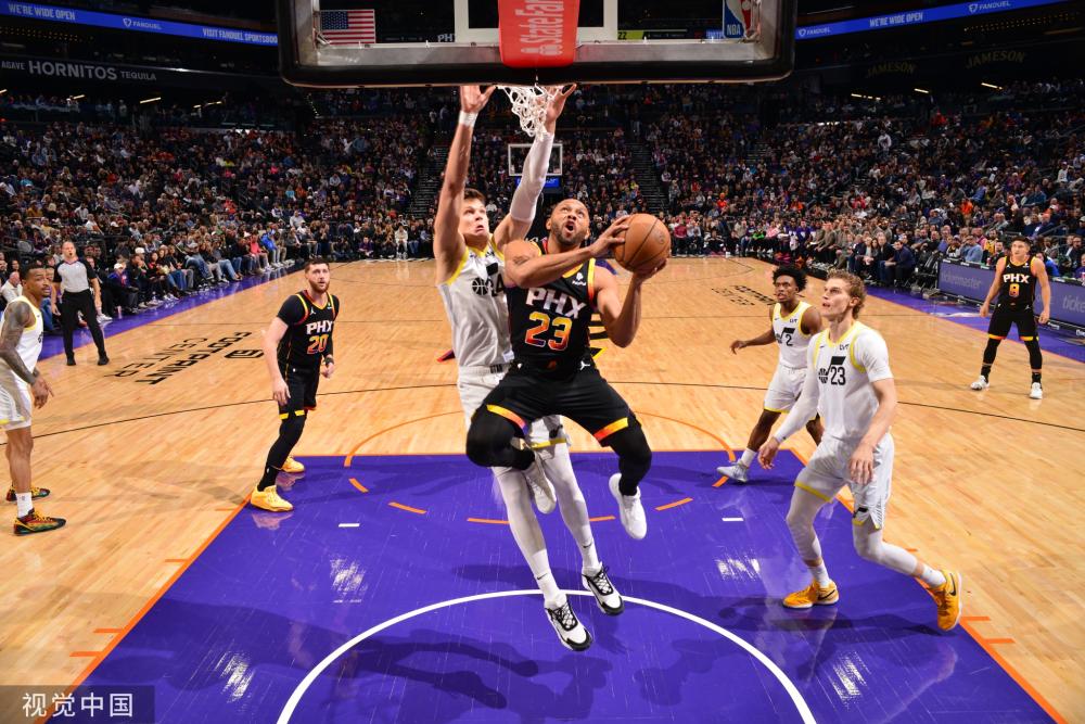 在俱乐部进 在俱乐部进